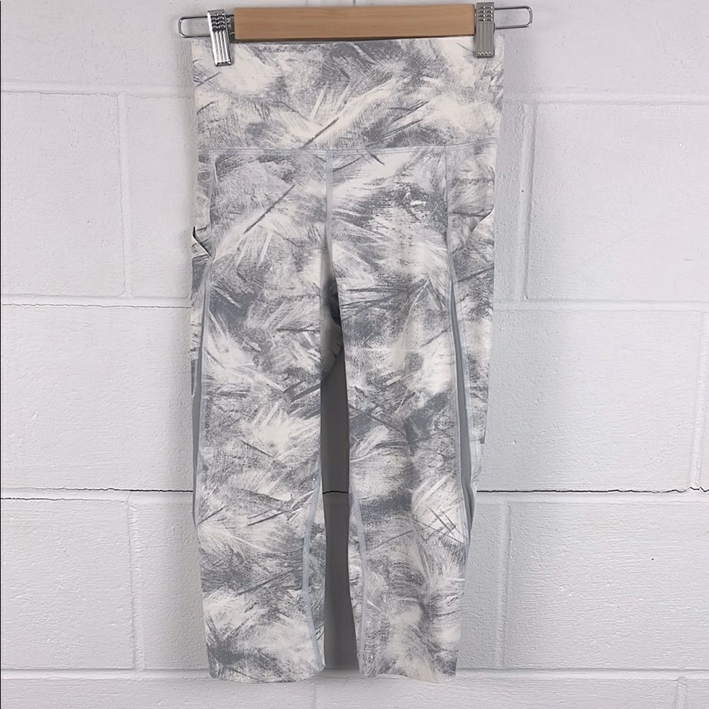 Lululemon women’s pace perfect crop legging